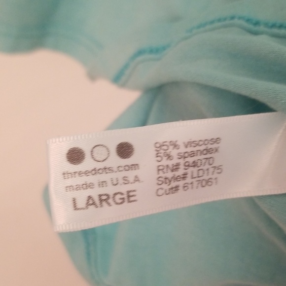 Cold Shoulder Top - Picture 3 of 4